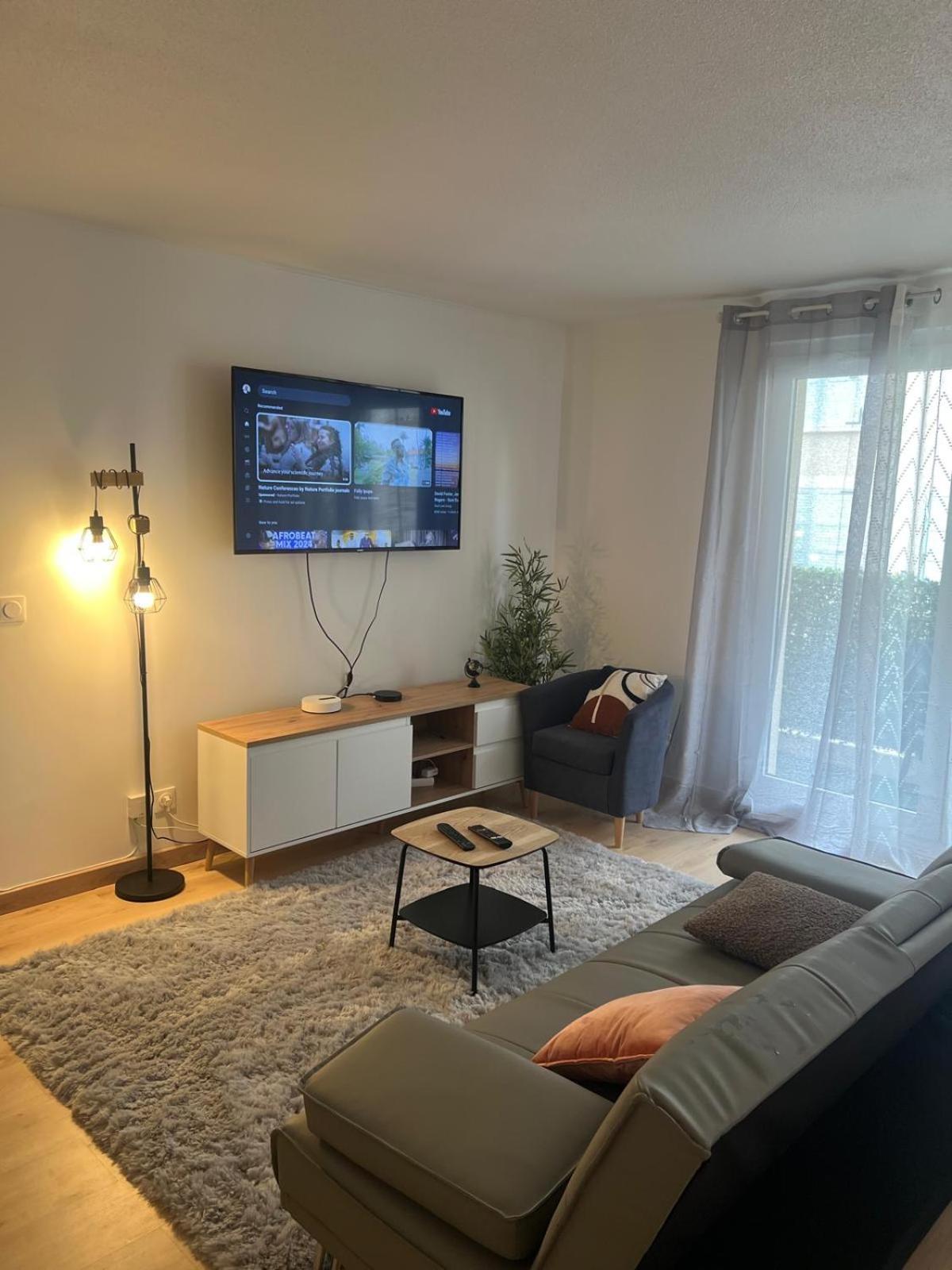 Champion Suites Sarcelles Room photo