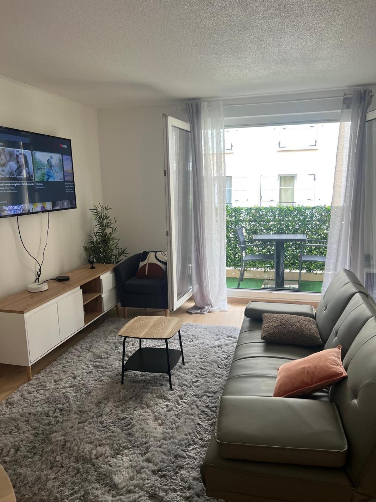 Champion Suites Sarcelles Room photo